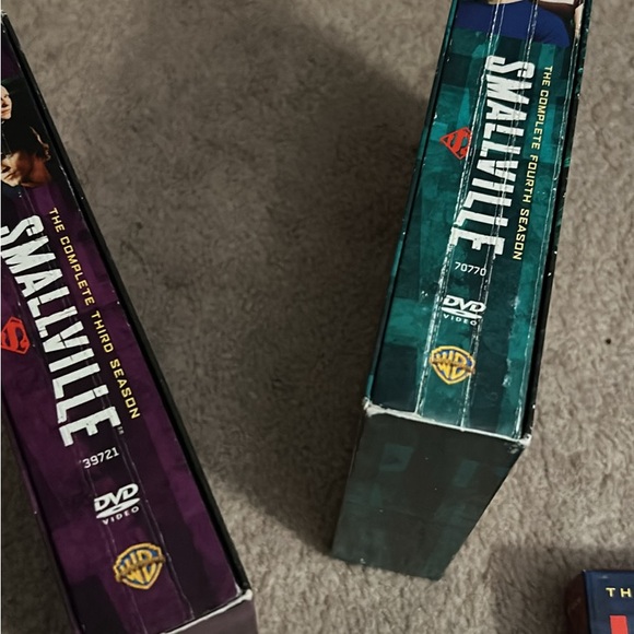 Smallville seasons 1-5 DVDs - Picture 4 of 7